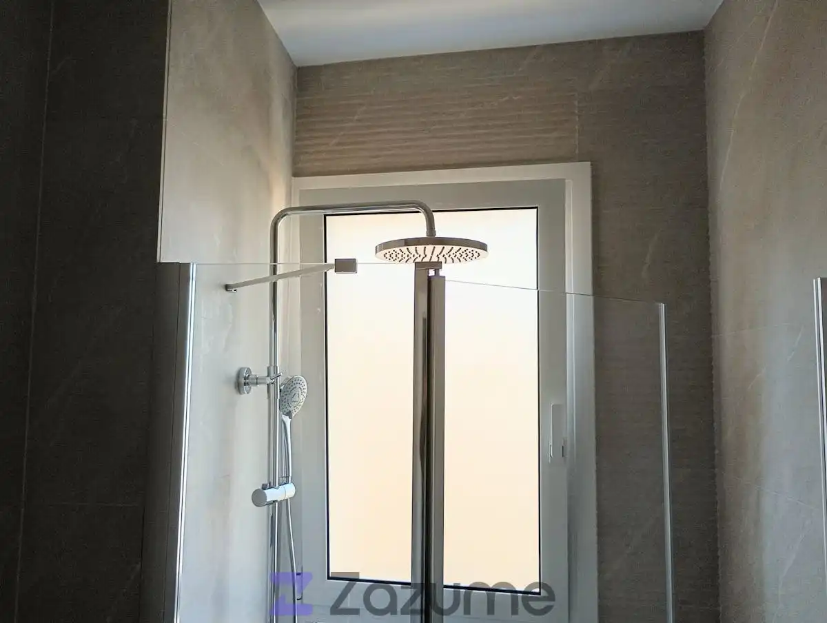Badezimmer von Wohnung zur Miete in Barcelona mit Klimaanlage, Heizung und Parkett
