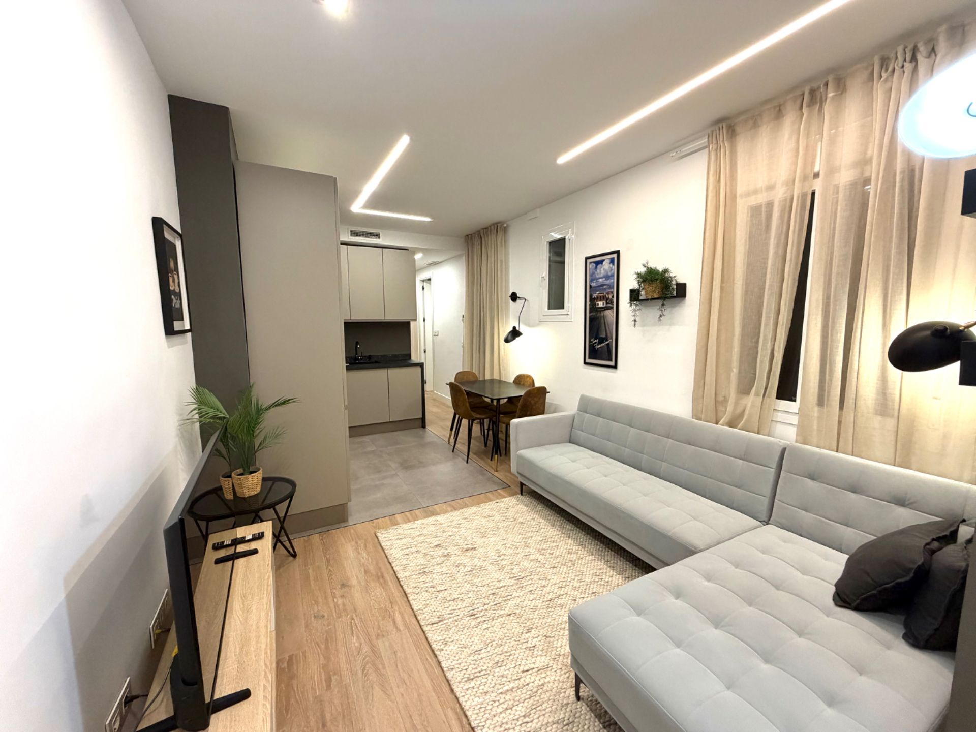 Sala d'estar de Pis de lloguer en  Madrid Capital amb Aire condicionat, Calefacció i Moblat