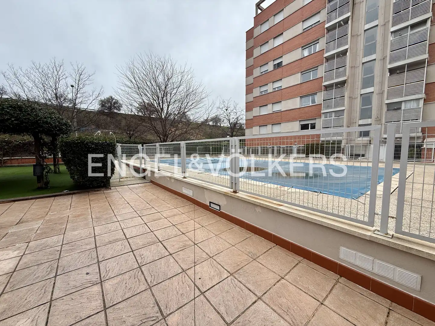 Piscina de Pis de lloguer en Madrid amb Aire condicionat, Calefacció i Parquet