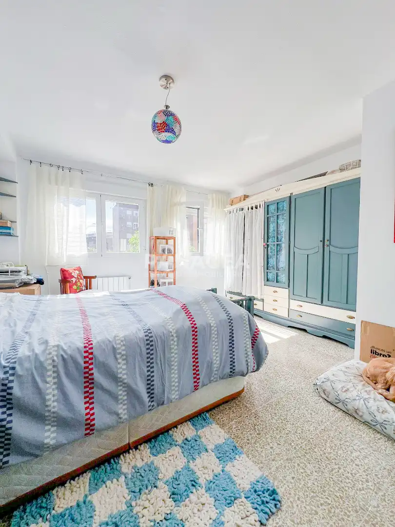 Bedroom of Flat for sale in Granada  with Terrace, Furnished and Oven
