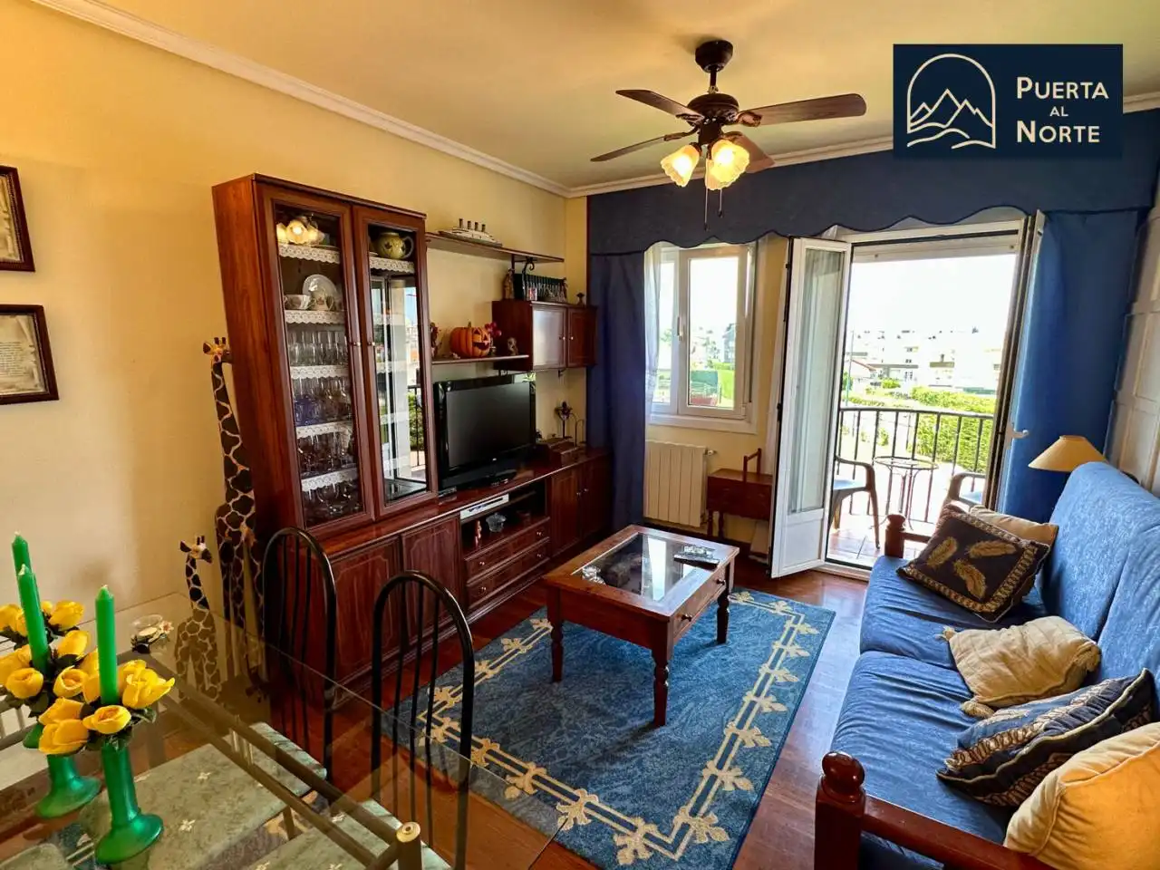 Sala de estar de Piso en venta en Suances con Calefacción, Amueblado y Balcón