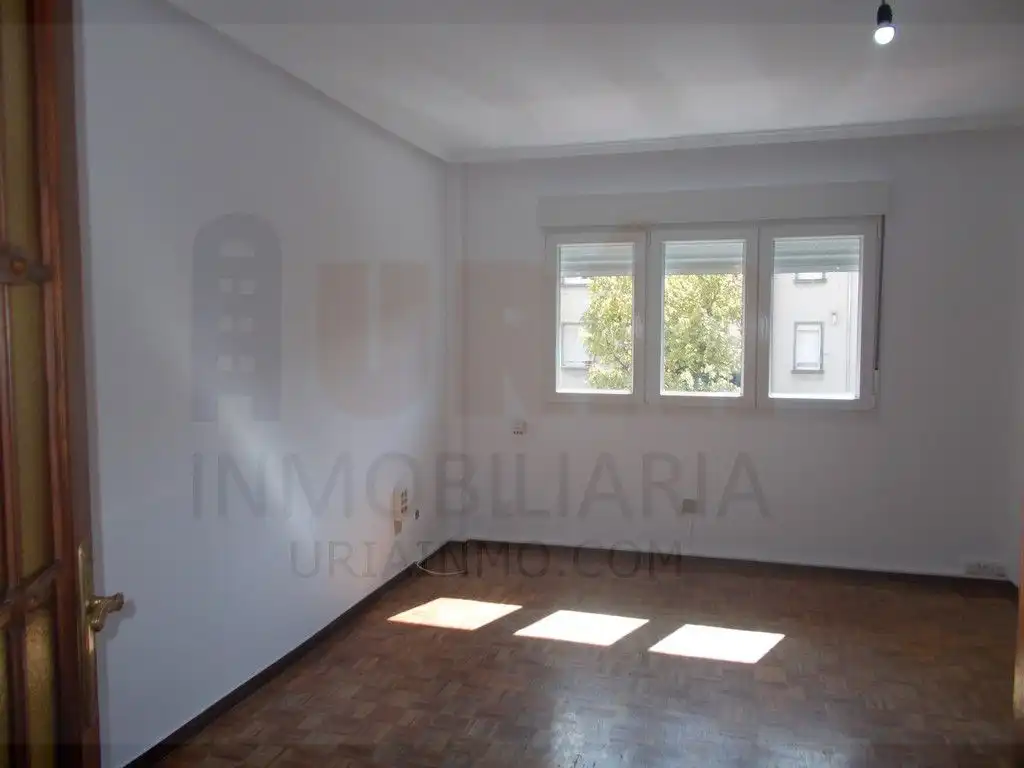 Habitación de Piso de alquiler en Oviedo  con Calefacción, Parquet y Horno