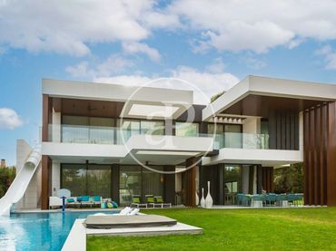 House with balcony for sale in Hortaleza