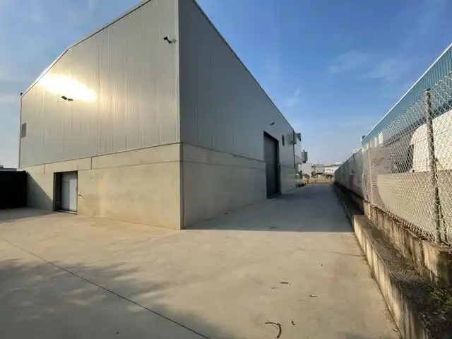 Vista exterior de Nau industrial en venda en Ponferrada