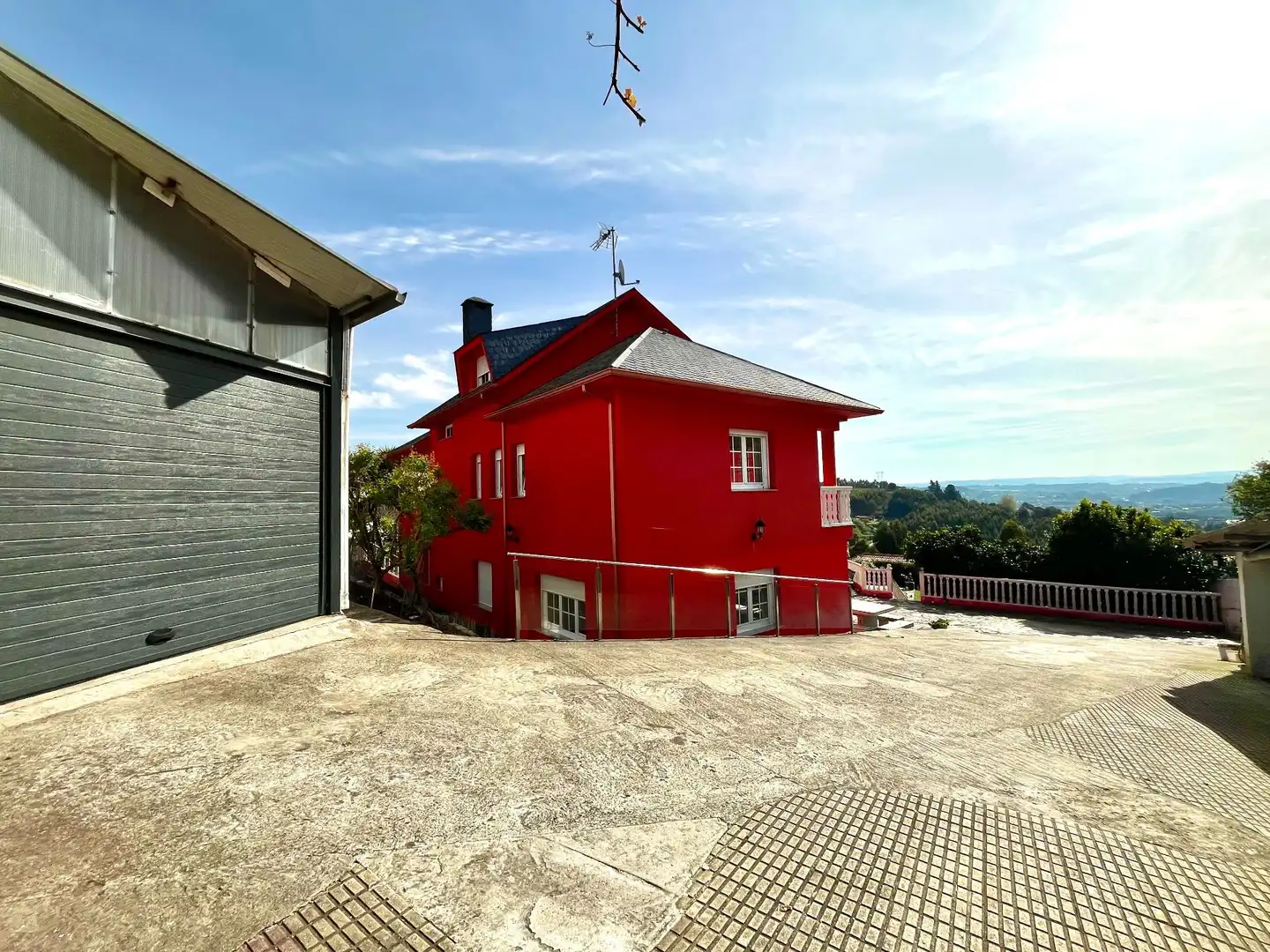 Vista exterior de Casa o xalet en venda en Culleredo amb Calefacció, Terrassa i Traster