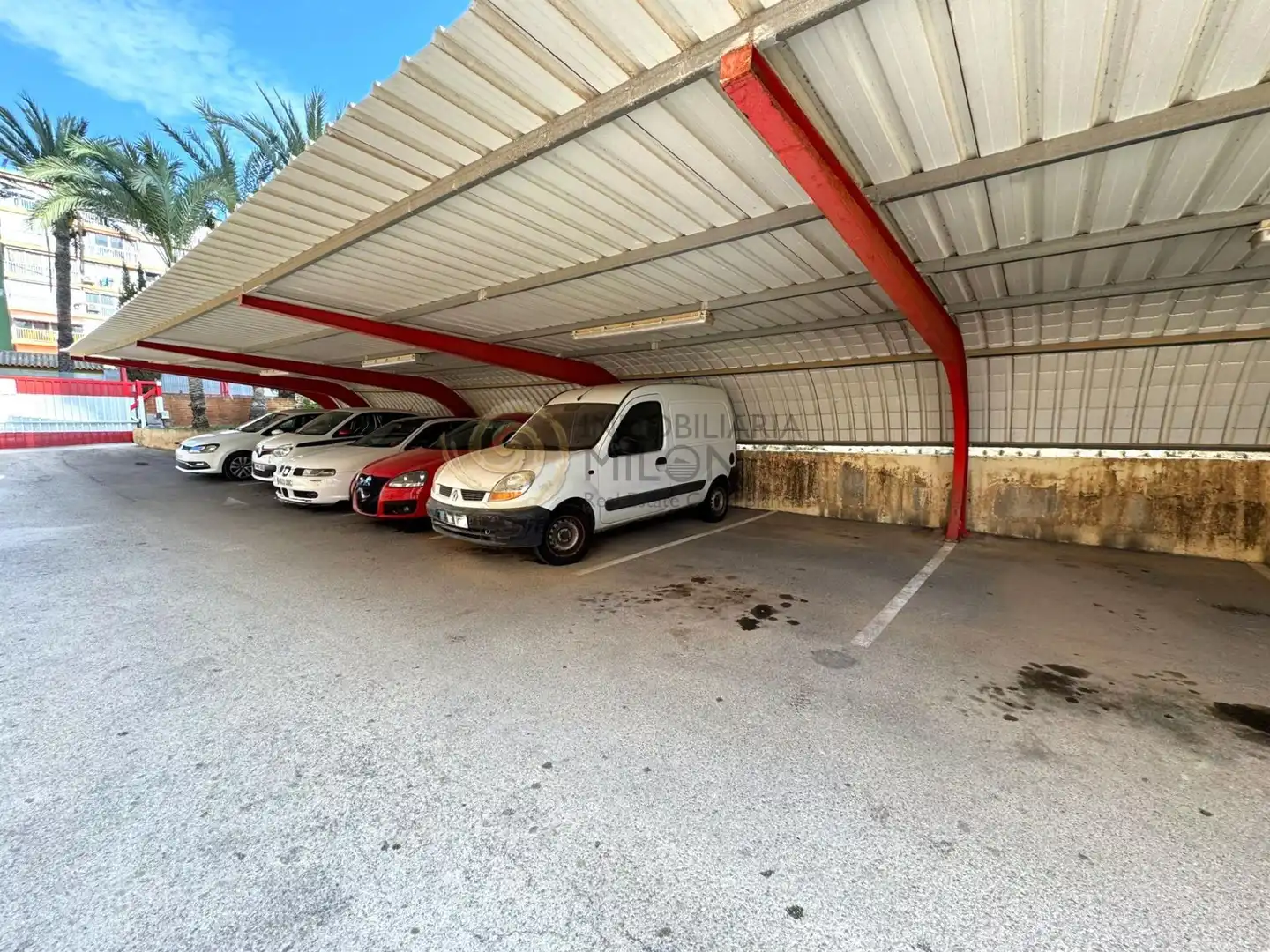 Parking de Apartamento en venta en Benidorm con Aire acondicionado, Amueblado y Piscina comunitaria