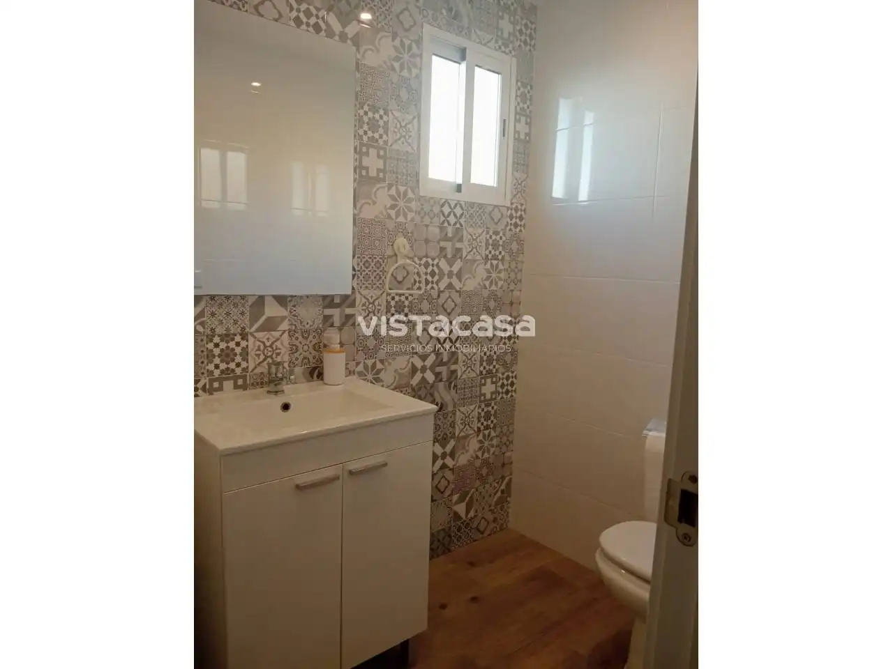 Baño de Piso de alquiler en Mairena del Alcor con Aire acondicionado, Terraza y Amueblado
