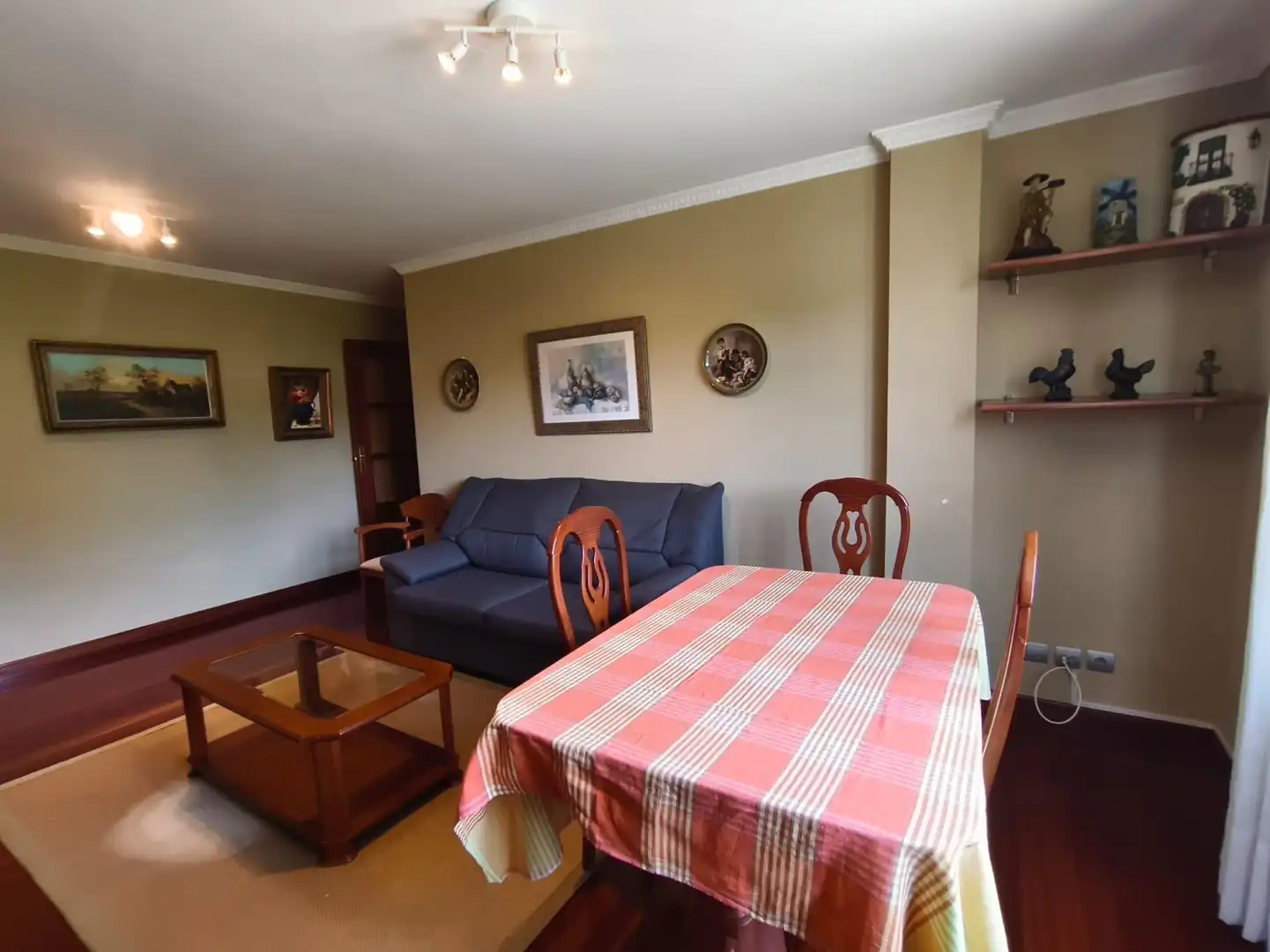 Sala de estar de Piso de alquiler en Liérganes con Calefacción, Parquet y Amueblado