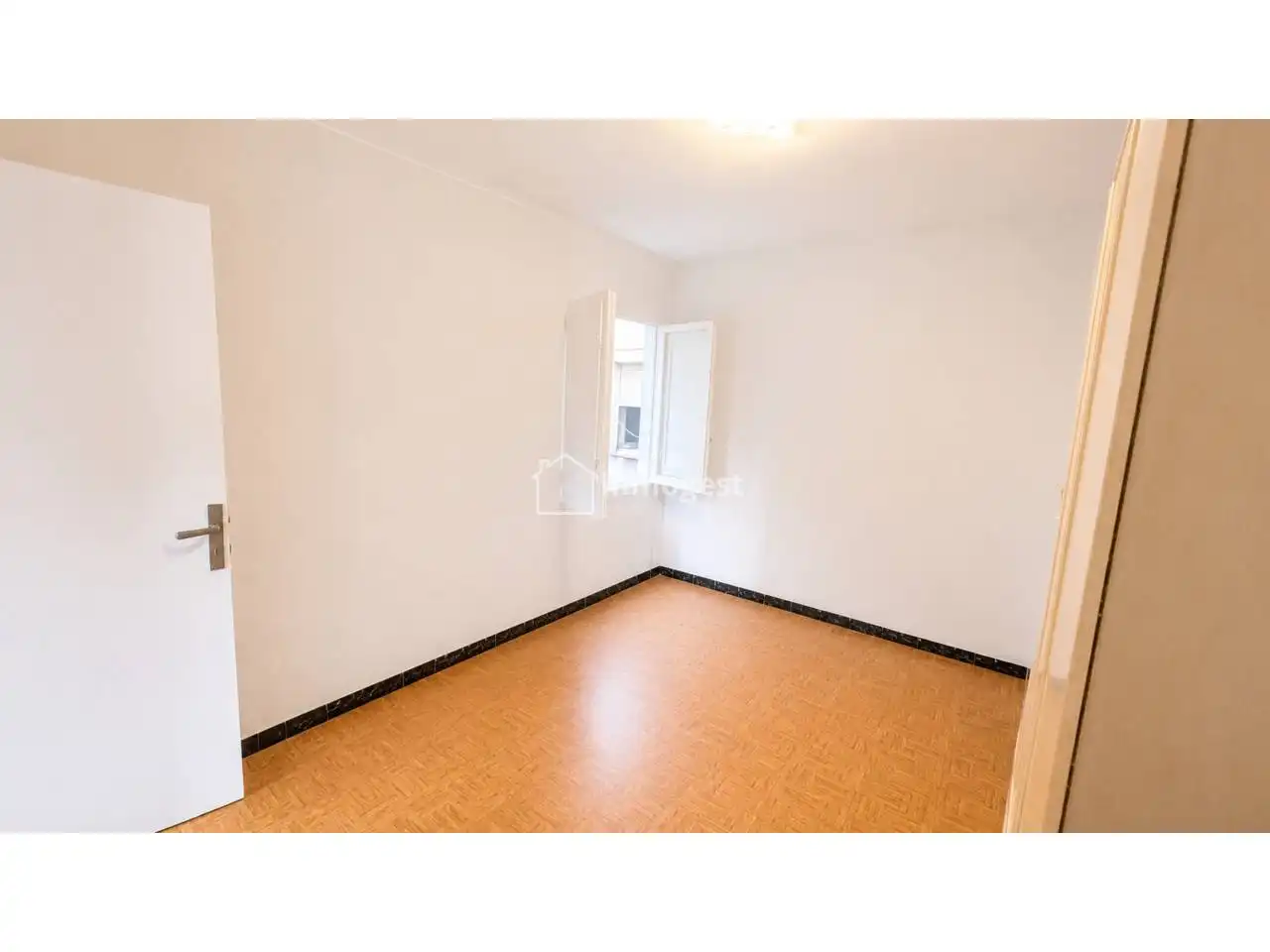 Schlafzimmer von Wohnung zum Verkauf in Salt mit Abstellraum, Möbliert und Balkon