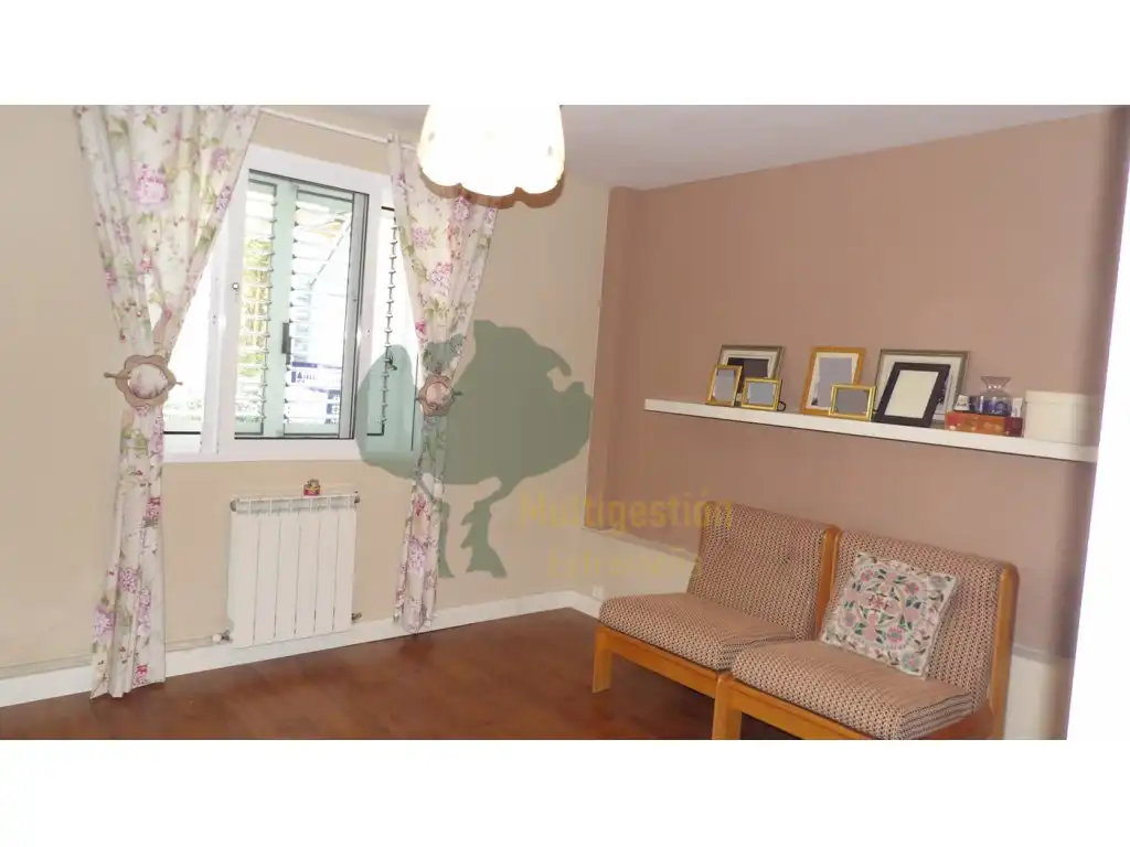 Habitación de Casa adosada en venta en Cáceres