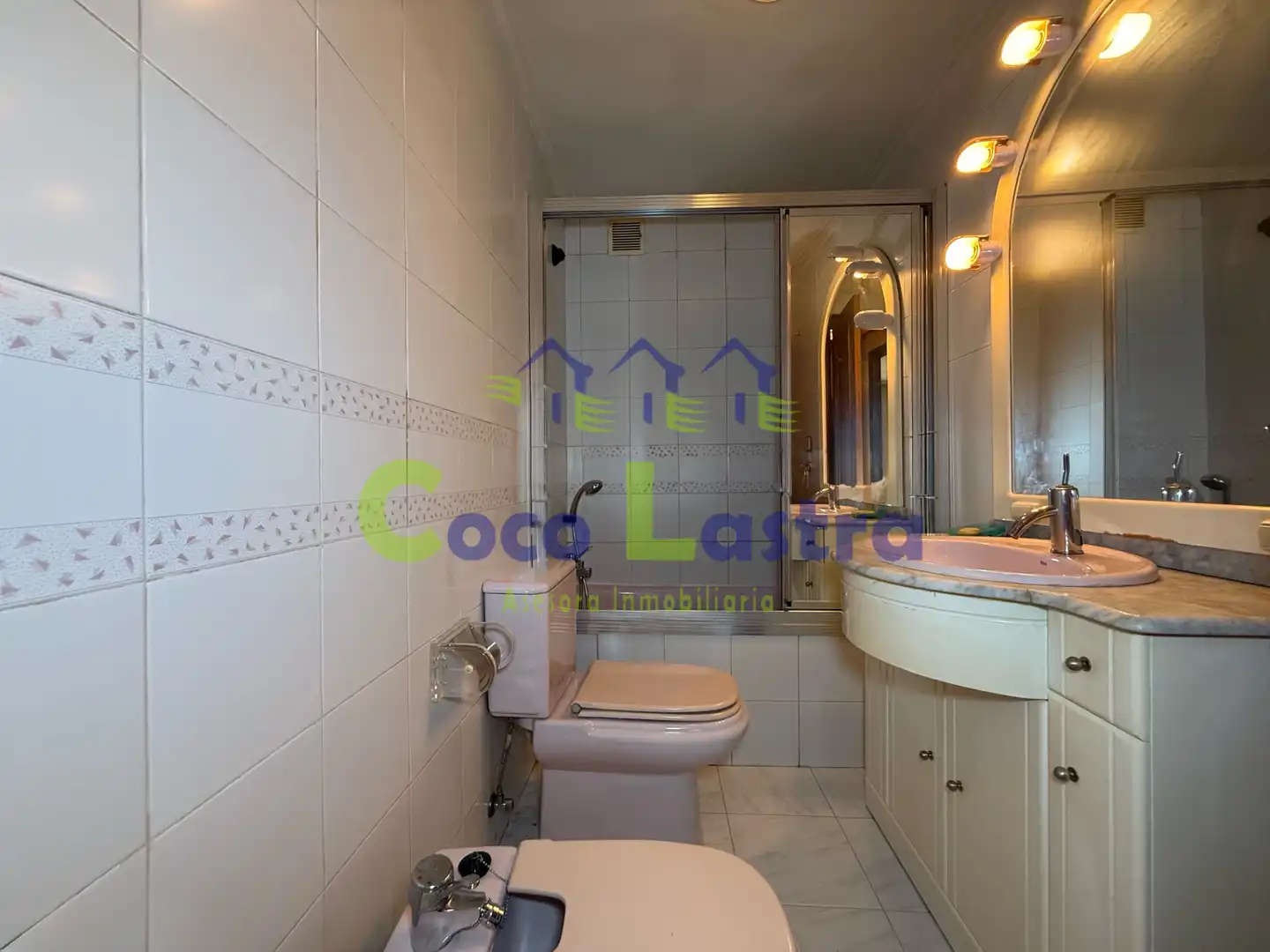 Badezimmer von Wohnungen zum Verkauf in Salamanca mit Heizung, Parkett und Balkon