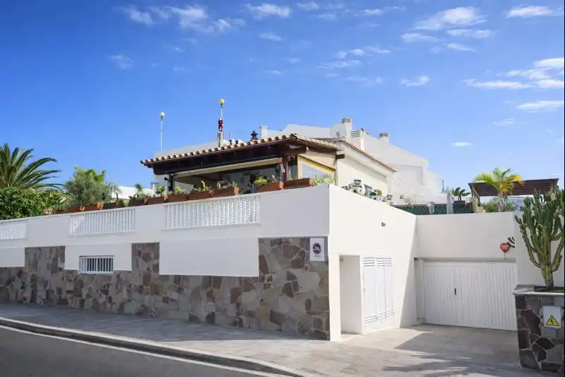 Vista exterior de Casa adosada en venta en Arona con Aire acondicionado, Terraza y Trastero