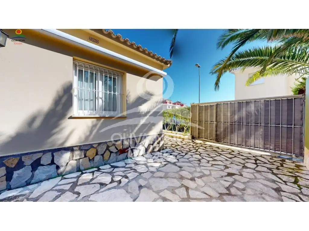 Vista exterior de Casa o chalet en venta en Oliva con Jardín privado