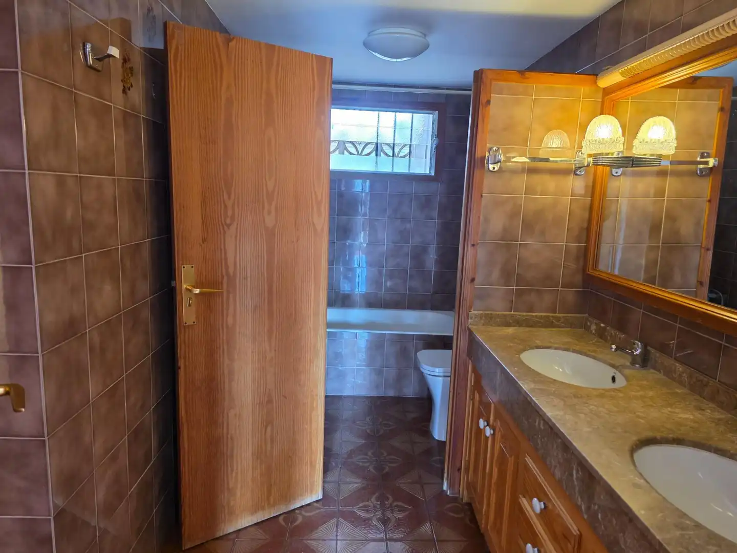 Badezimmer von Erdgeschoss zum Verkauf in Alcúdia mit Klimaanlage, Privatgarten und Terrasse