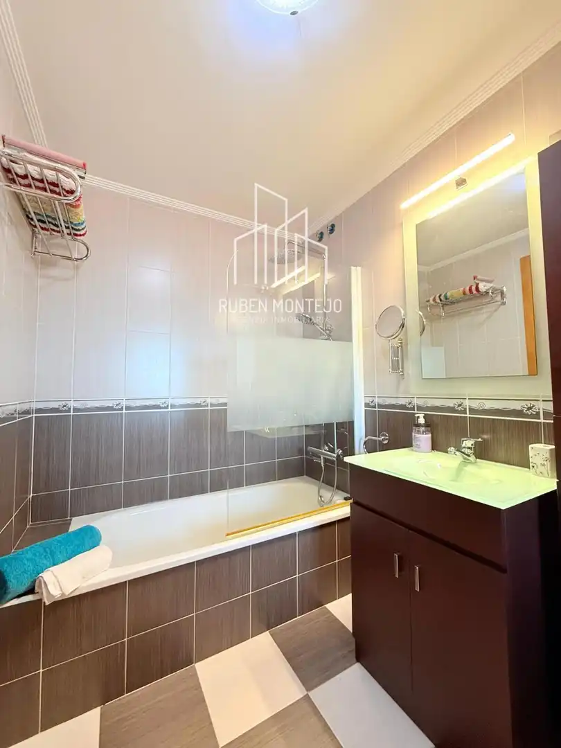Baño de Casa adosada en venta en Galindo y Perahuy con Calefacción, Jardín privado y Terraza