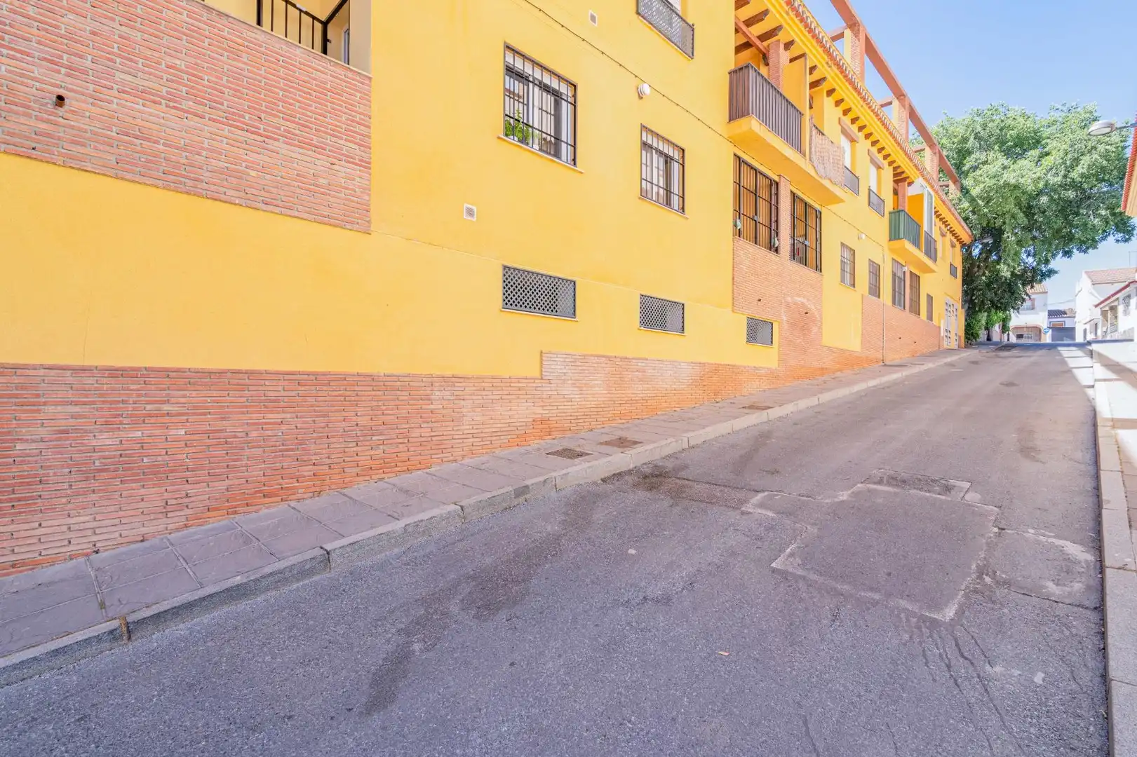 Vista exterior de Planta baja en venta en La Zubia con Aire acondicionado, Calefacción y Amueblado