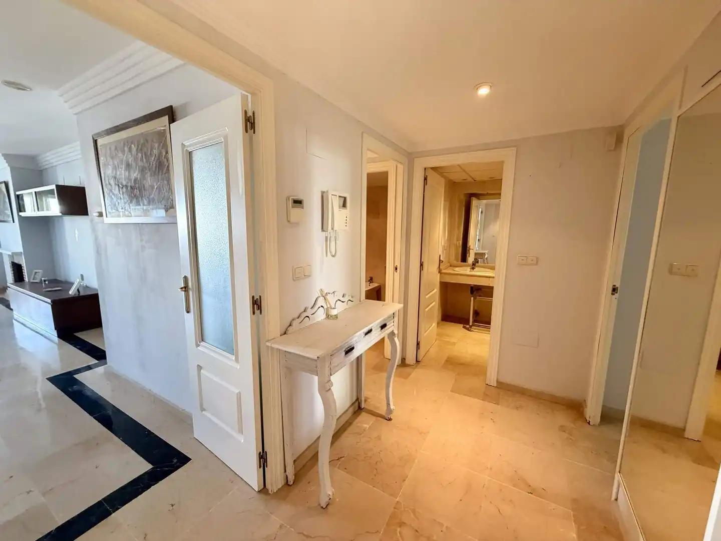 Apartamento en venta en Marbella con Terraza, Amueblado y Piscina comunitaria