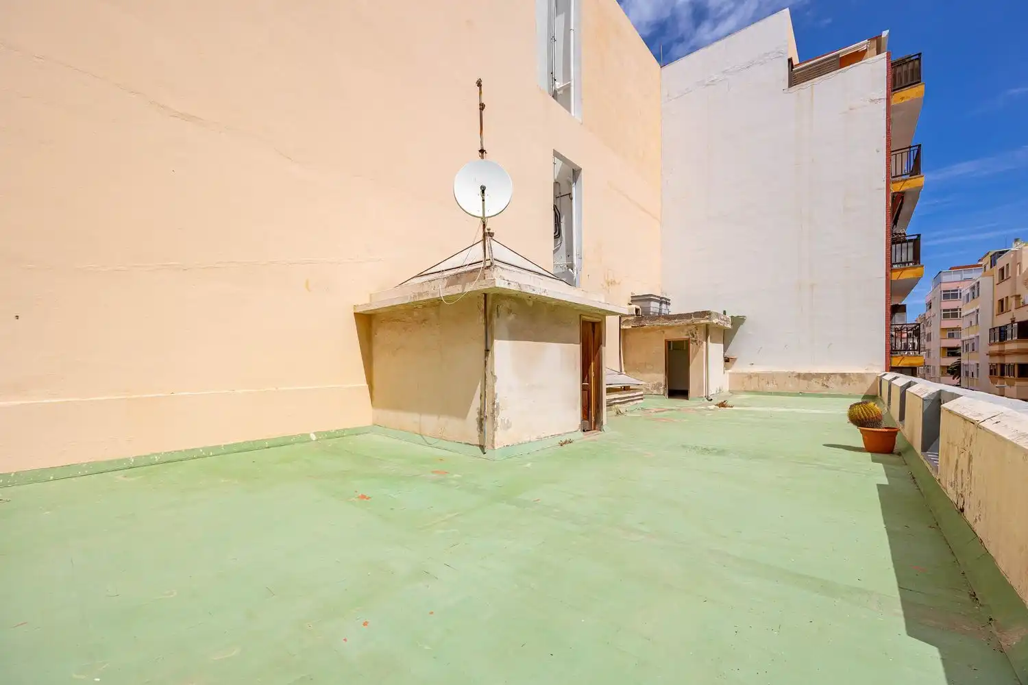 Vista exterior de Piso en venta en Las Palmas de Gran Canaria con Balcón