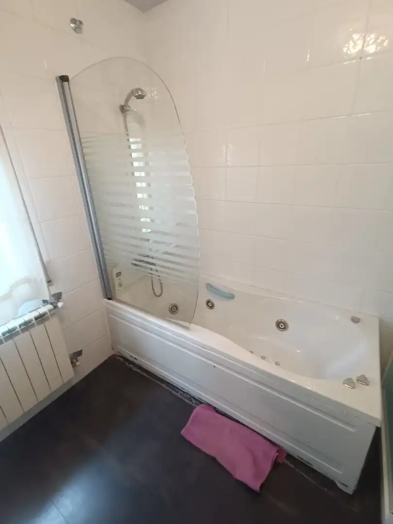 Bany de Casa o xalet en venda en Ciudad Real amb Aire condicionat, Calefacció i Jardí privat