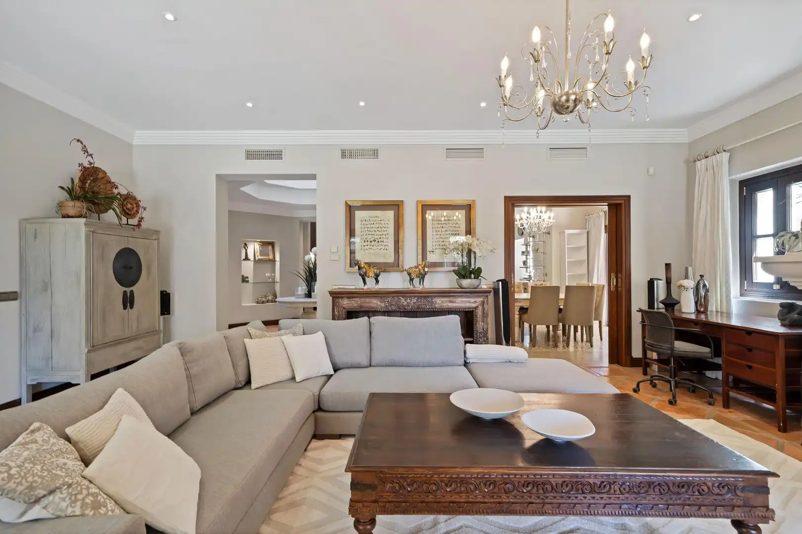 Sala de estar de Casa o chalet en venta en Marbella con Calefacción, Jardín privado y Terraza