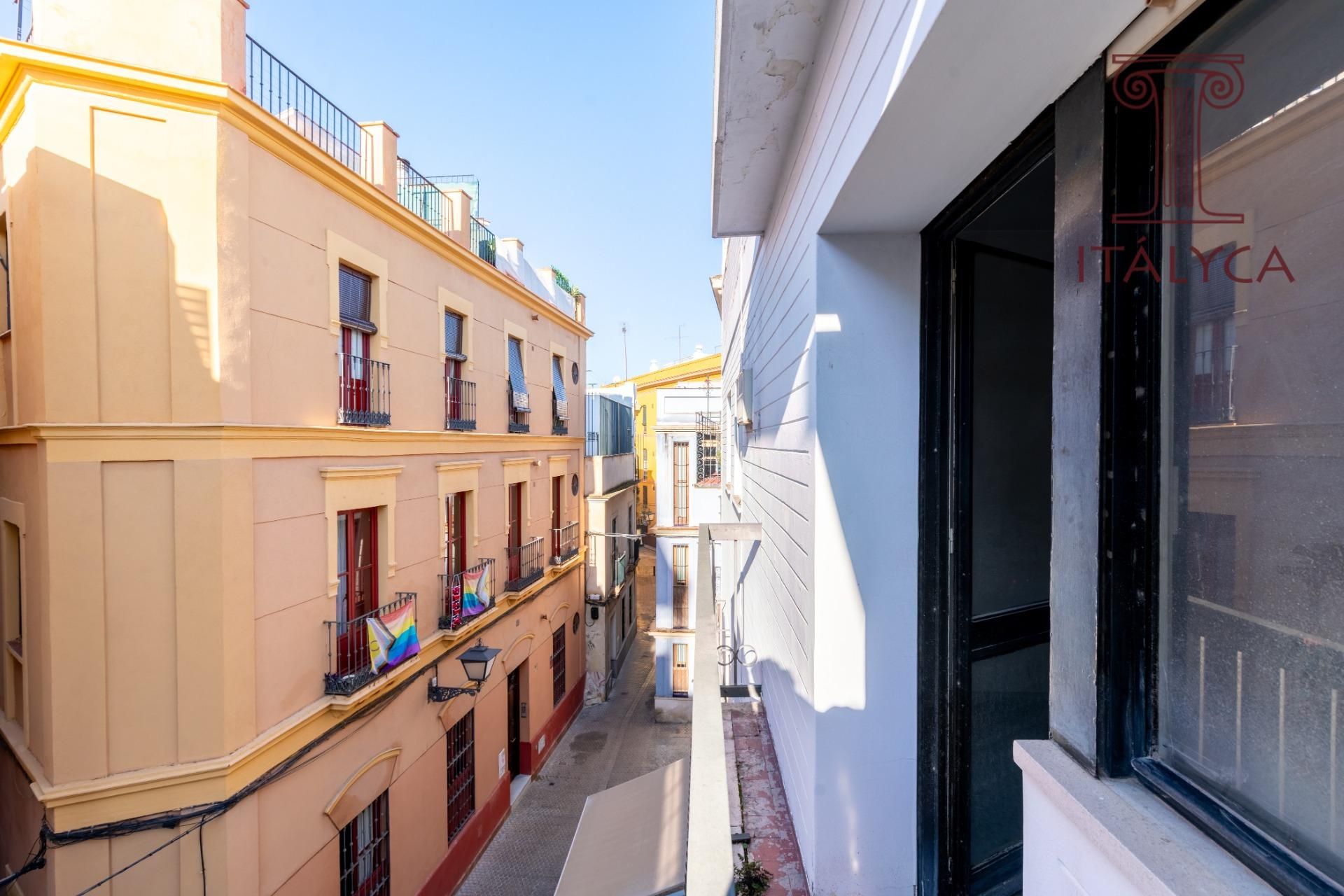 Vista exterior de Pis en venda en  Sevilla Capital amb Terrassa
