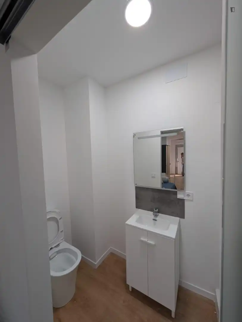 Badezimmer von Wohnung zur Miete in Burjassot mit Klimaanlage, Möbliert und Mikrowelle