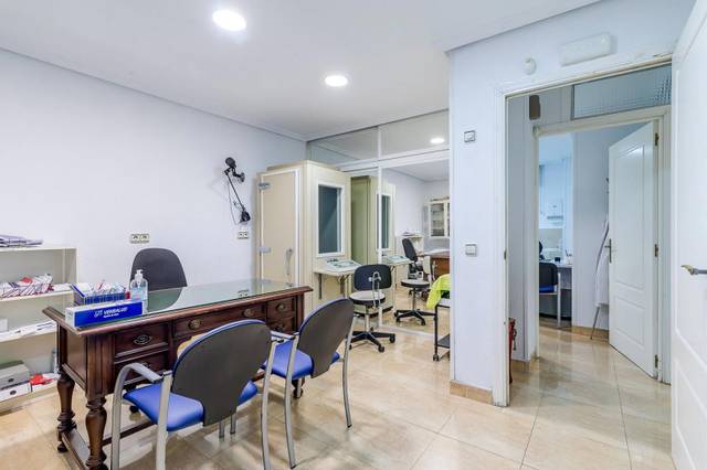 Local comercial en Alquiler en Avenida de Betanzos en Pilar