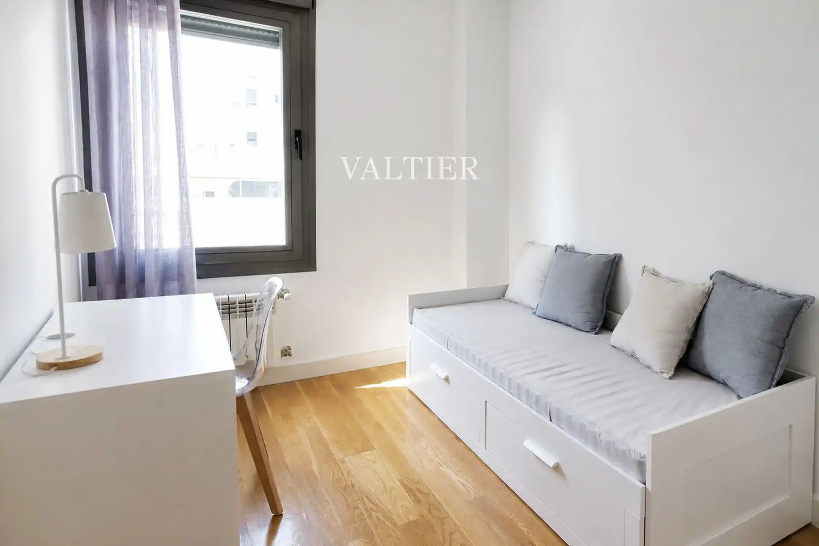 Bedroom of Flat for rent in Madrid  with Air Conditioner, Terrace and Storage room