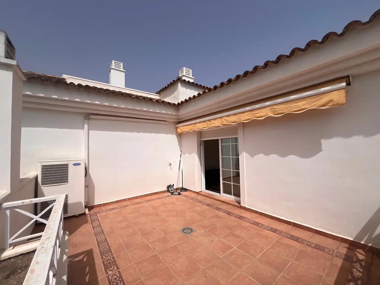 Terrasse von Dachboden zur Miete in Marbella mit Klimaanlage, Terrasse und Abstellraum