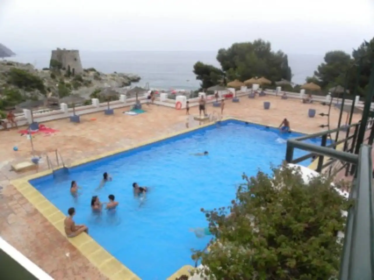 Piscina de Apartament de lloguer en Almuñécar amb Aire condicionat, Terrassa i Moblat