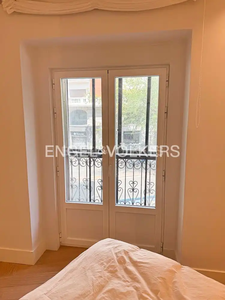 Flat for rent in Madrid  with Air Conditioner, Heating and Furnished