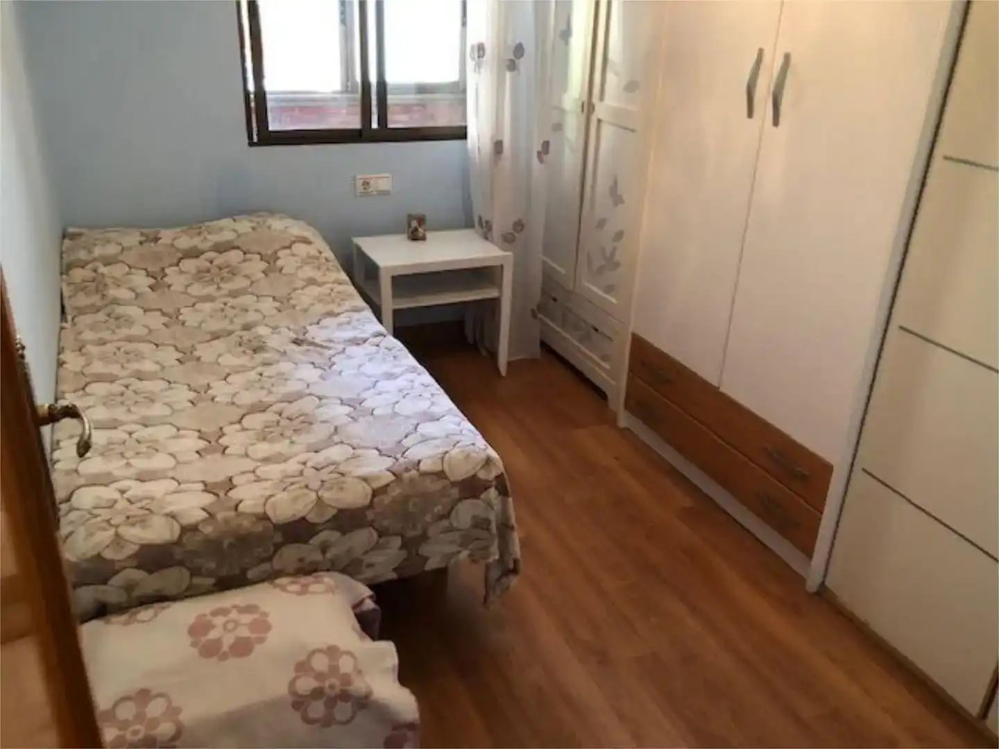 Bedroom of Flat for sale in  Valencia Capital  with Air Conditioner and Balcony