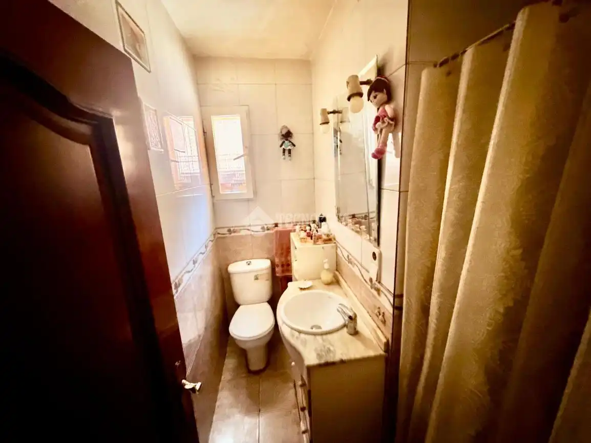 Bathroom of Flat for sale in Madrid  with Parquet flooring