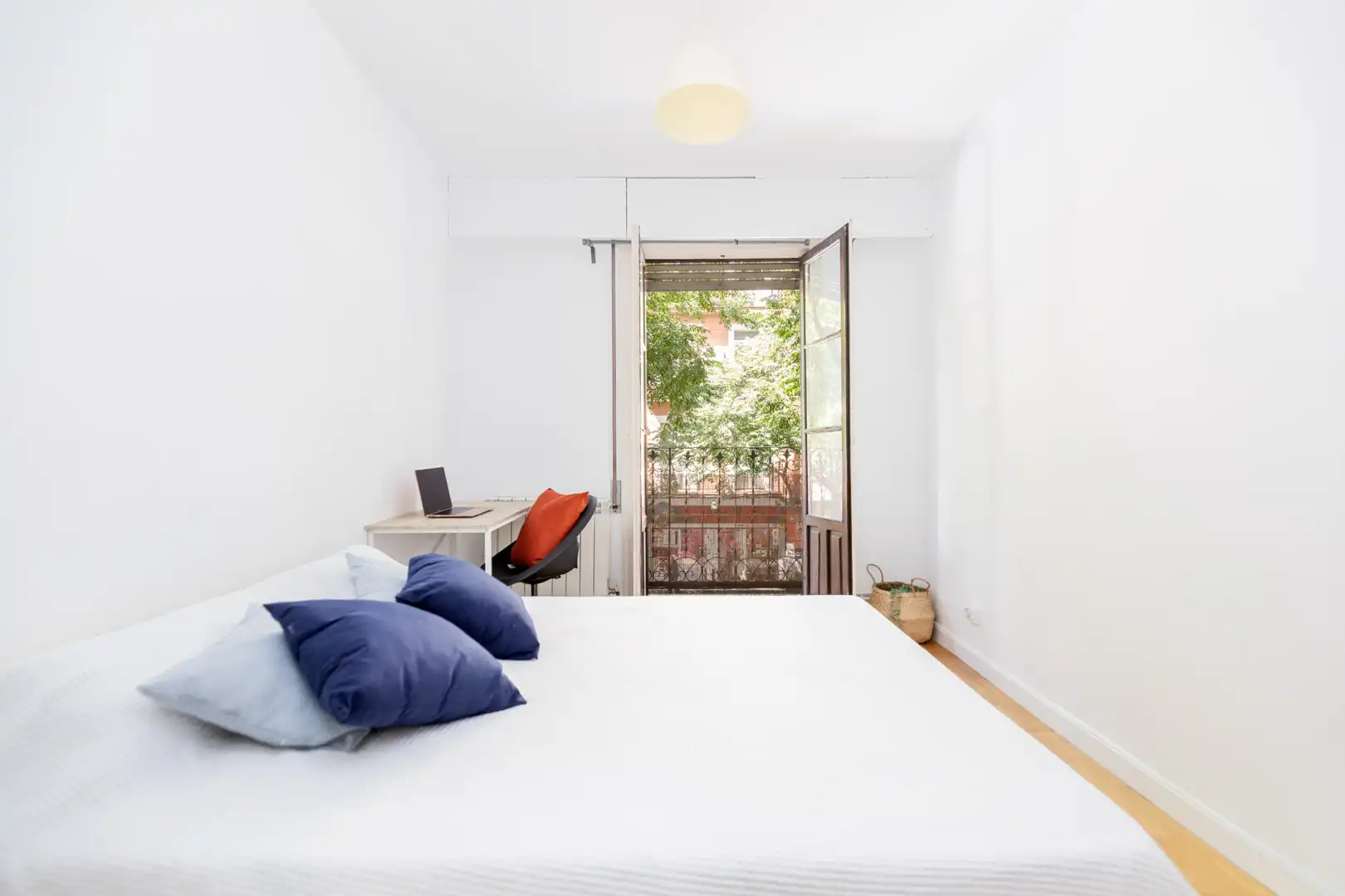 Habitación de Piso para compartir en Madrid con Amueblado, Horno y Lavadora