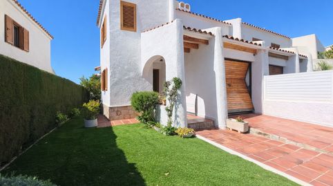 Foto 2 de Casa adosada en venta en Carrer Puigmal, Cunit Residencial, Cunit