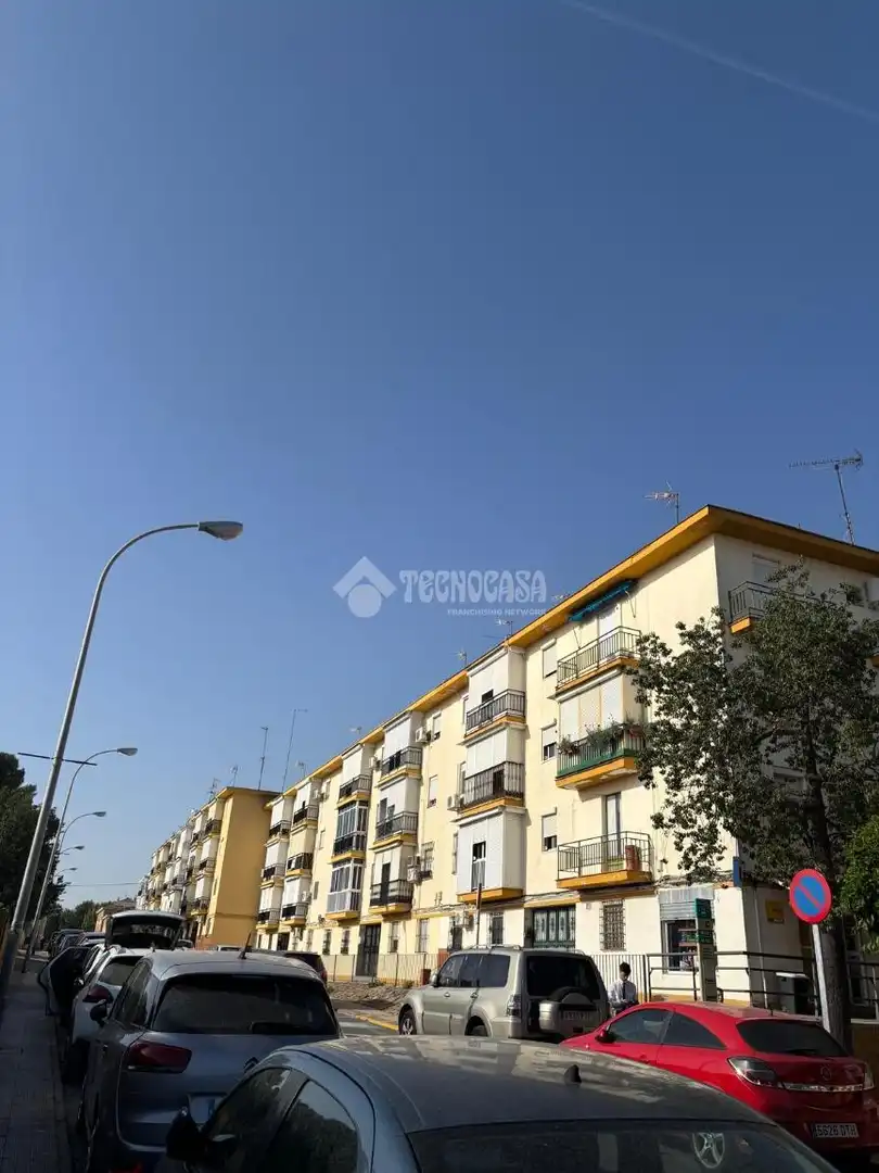 Vista exterior de Pis en venda en Alcalá de Guadaira amb Balcó