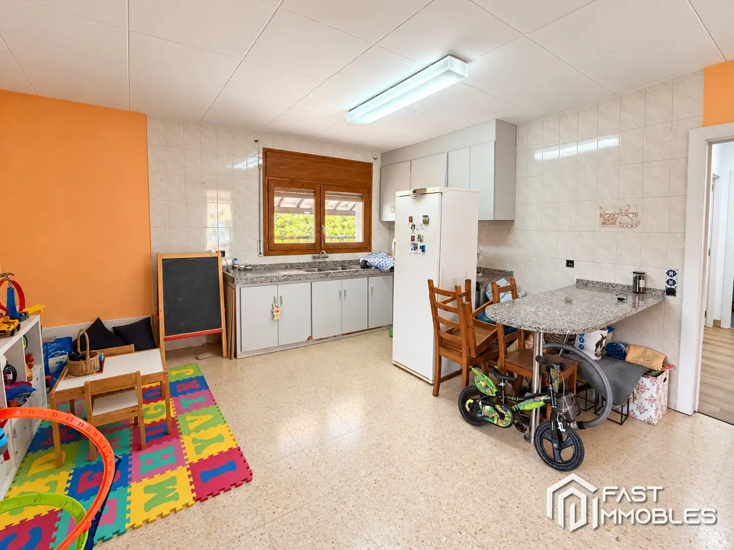Cocina de Casa adosada en venta en Ponent