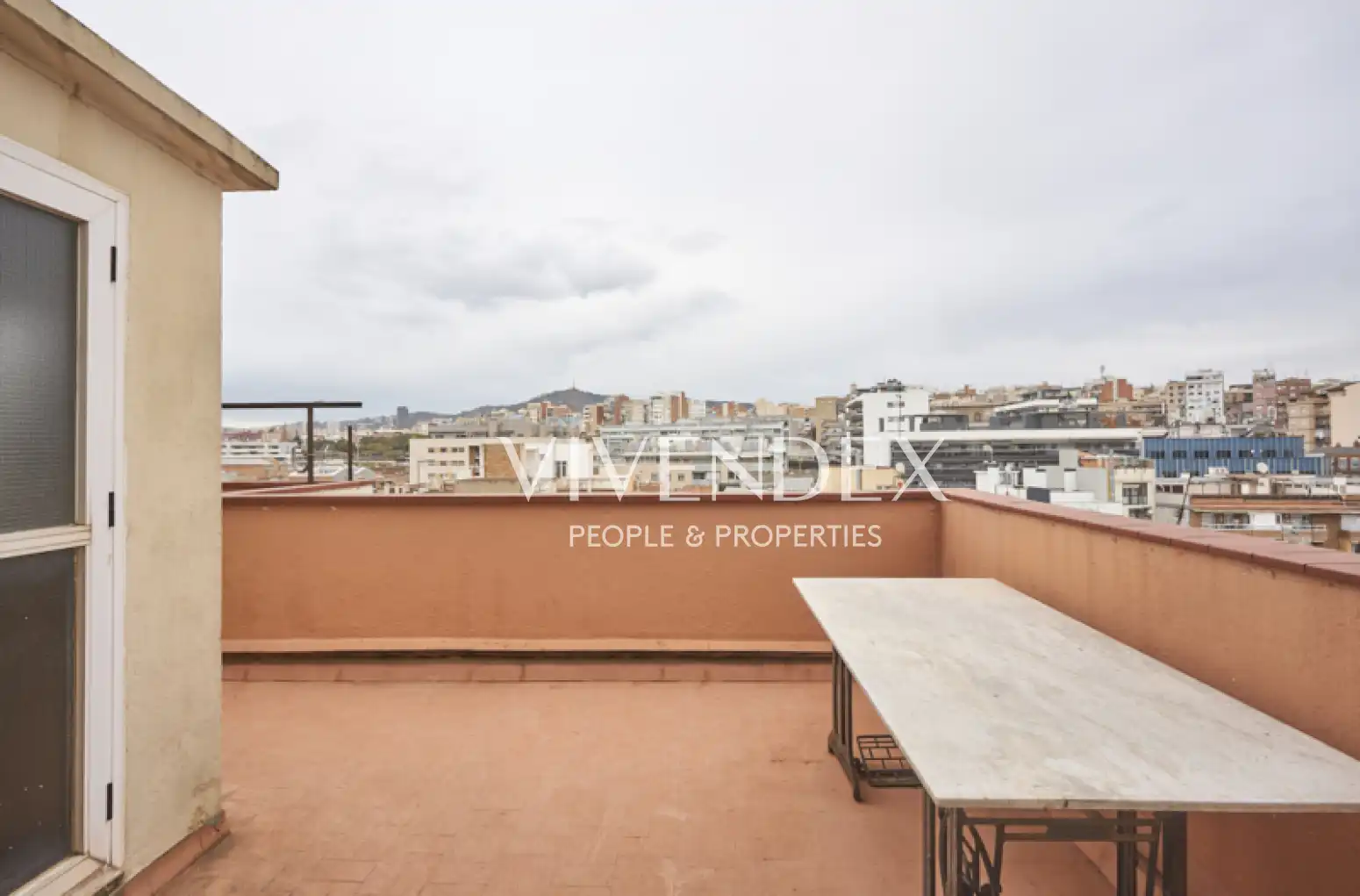 Terraza de Ático en venta en L'Hospitalet de Llobregat con Aire acondicionado, Calefacción y Terraza