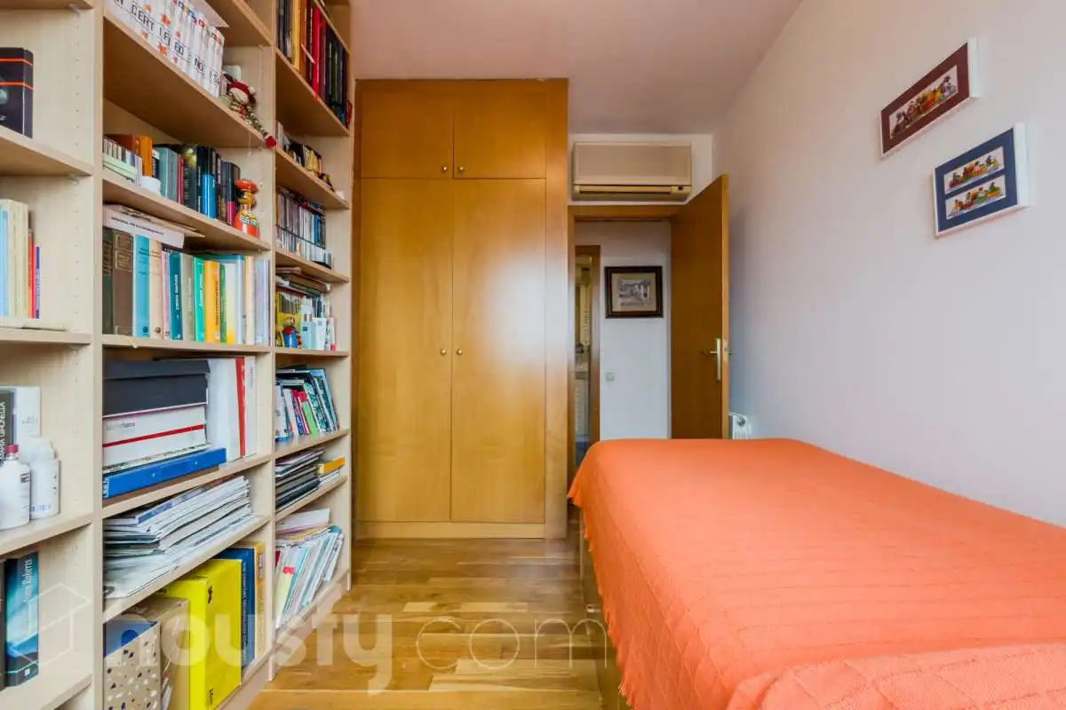 Habitación de Piso en venta en Barcelona con Aire acondicionado, Calefacción y Jardín privado