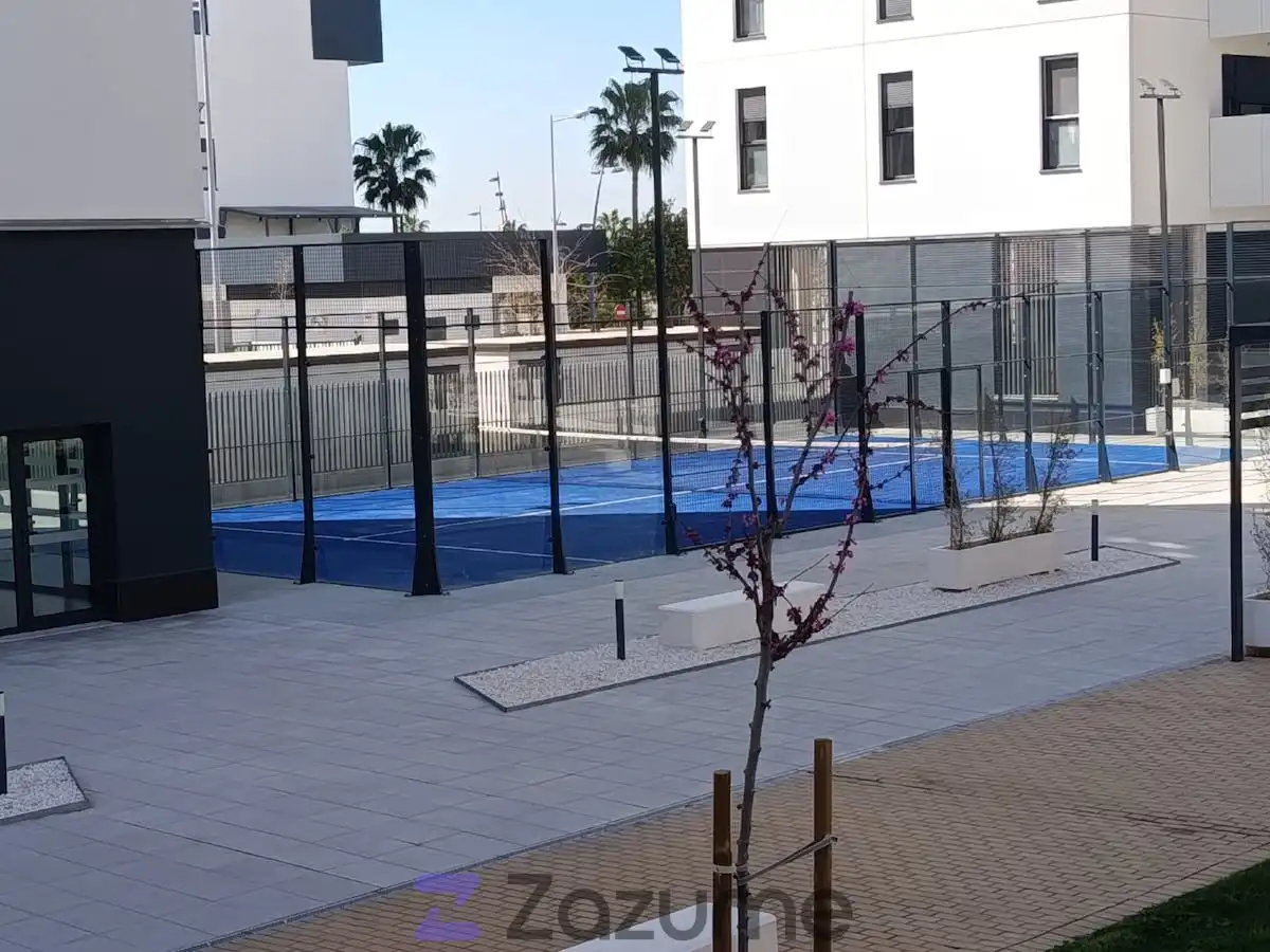 Schwimmbecken von Wohnung zur Miete in Dos Hermanas mit Klimaanlage, Heizung und Privatgarten