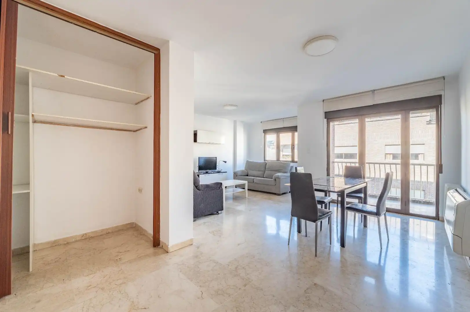 Sala d'estar de Pis en venda en Granada amb Aire condicionat, Calefacció i Moblat