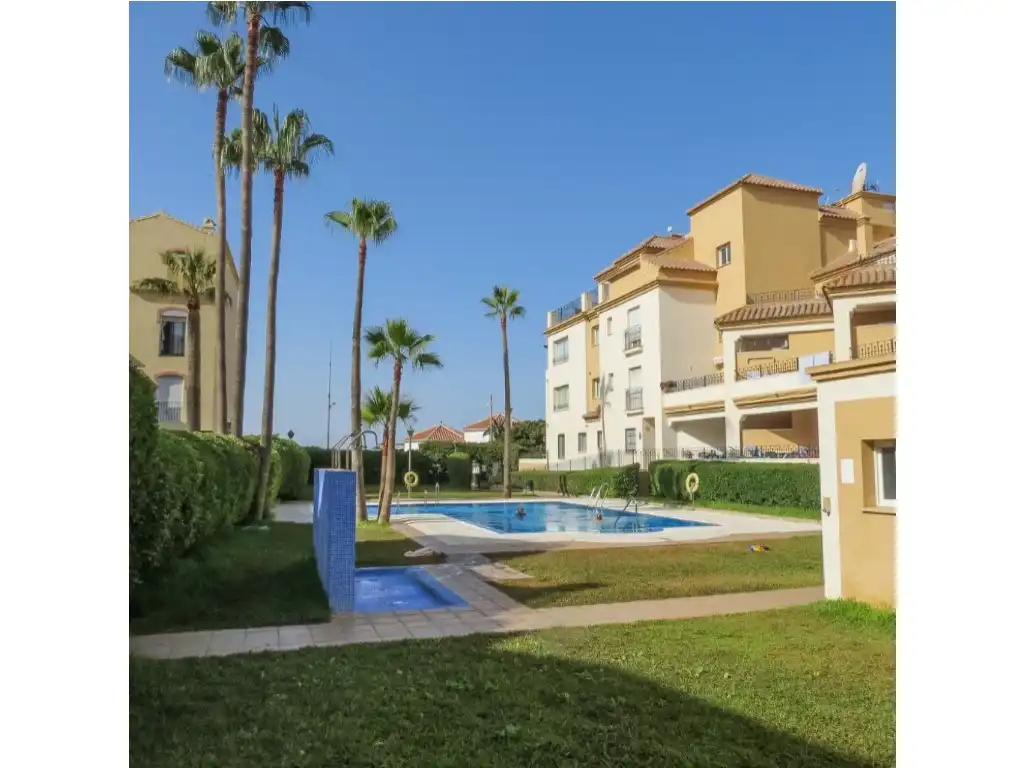 Xalet amb piscina en venda a Avenida España