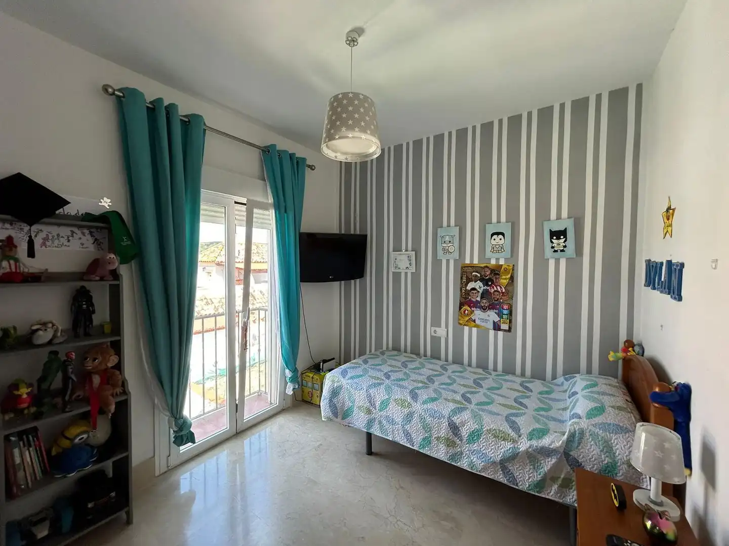 Schlafzimmer von Einfamilien-Reihenhaus zum Verkauf in Casares mit Schwimmbad