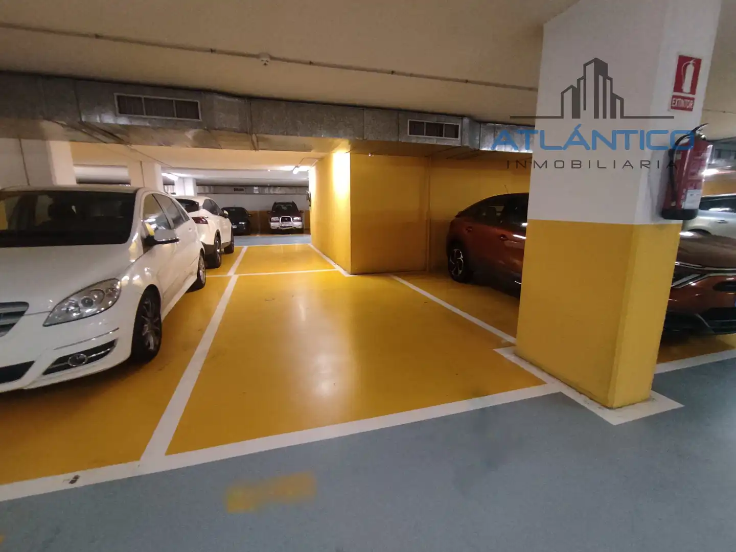 Parking de Piso en venta en A Coruña Capital  con Calefacción, Trastero y Horno