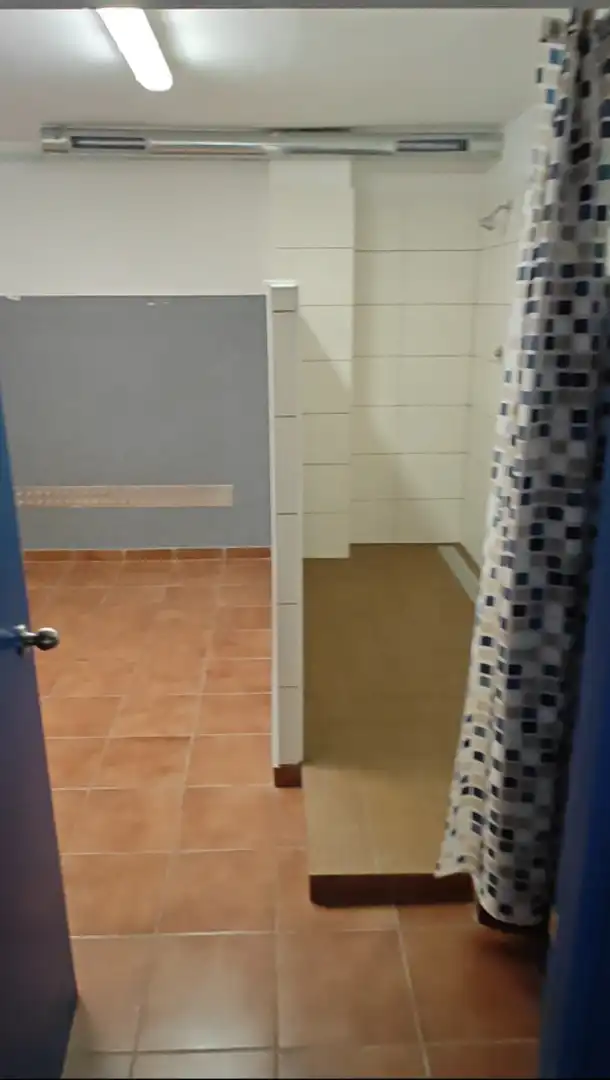 Bany de Local de lloguer en Premià de Dalt amb Aire condicionat i Alarma