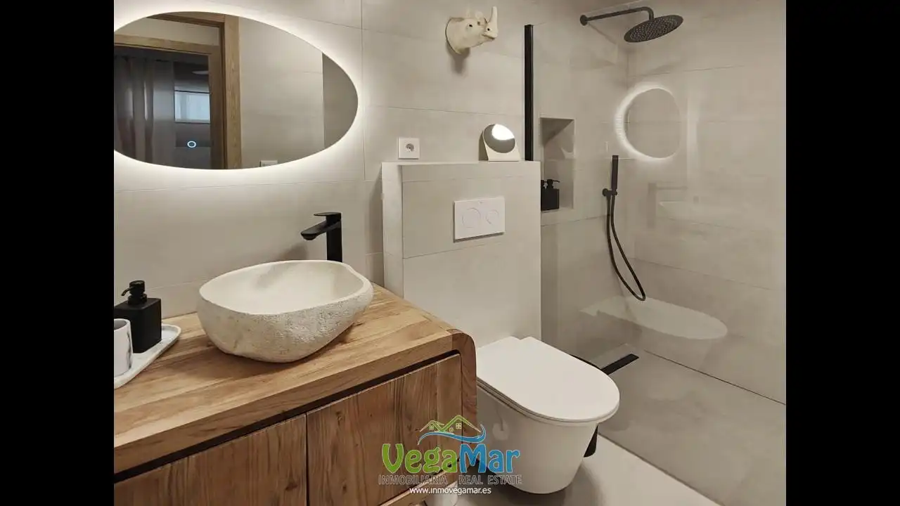 Bathroom of Flat for rent in Almuñécar  with Air Conditioner, Terrace and Furnished