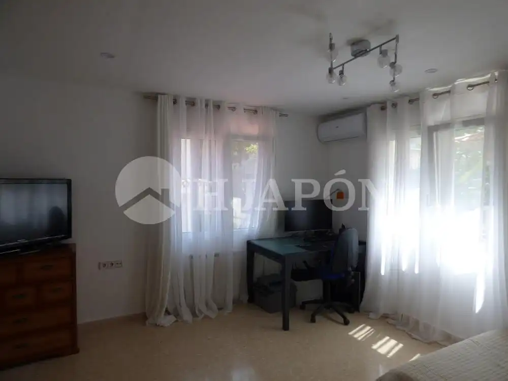 Dormitori de Casa o xalet en venda en Alella amb Aire condicionat, Calefacció i Jardí privat