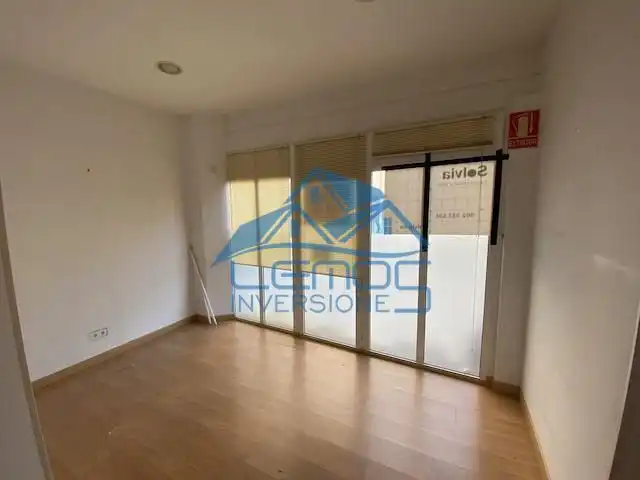 Local comercial en venda a Ángel Barja, imagen 2