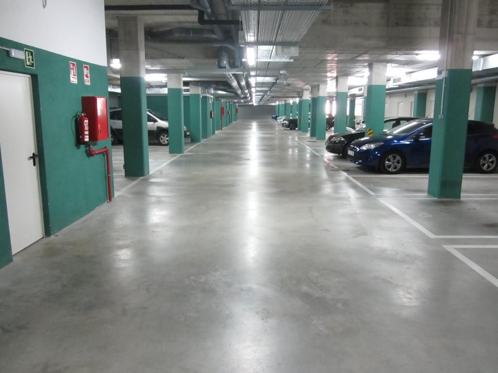 Aparcament de Garatge en venda en Cornellà de Llobregat