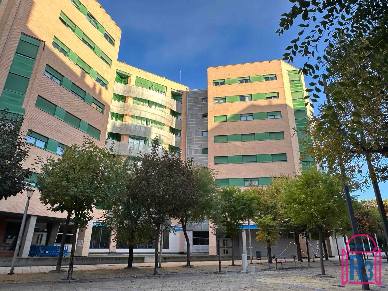 Vista exterior de Pis en venda en León Capital  amb Calefacció, Terrassa i Traster